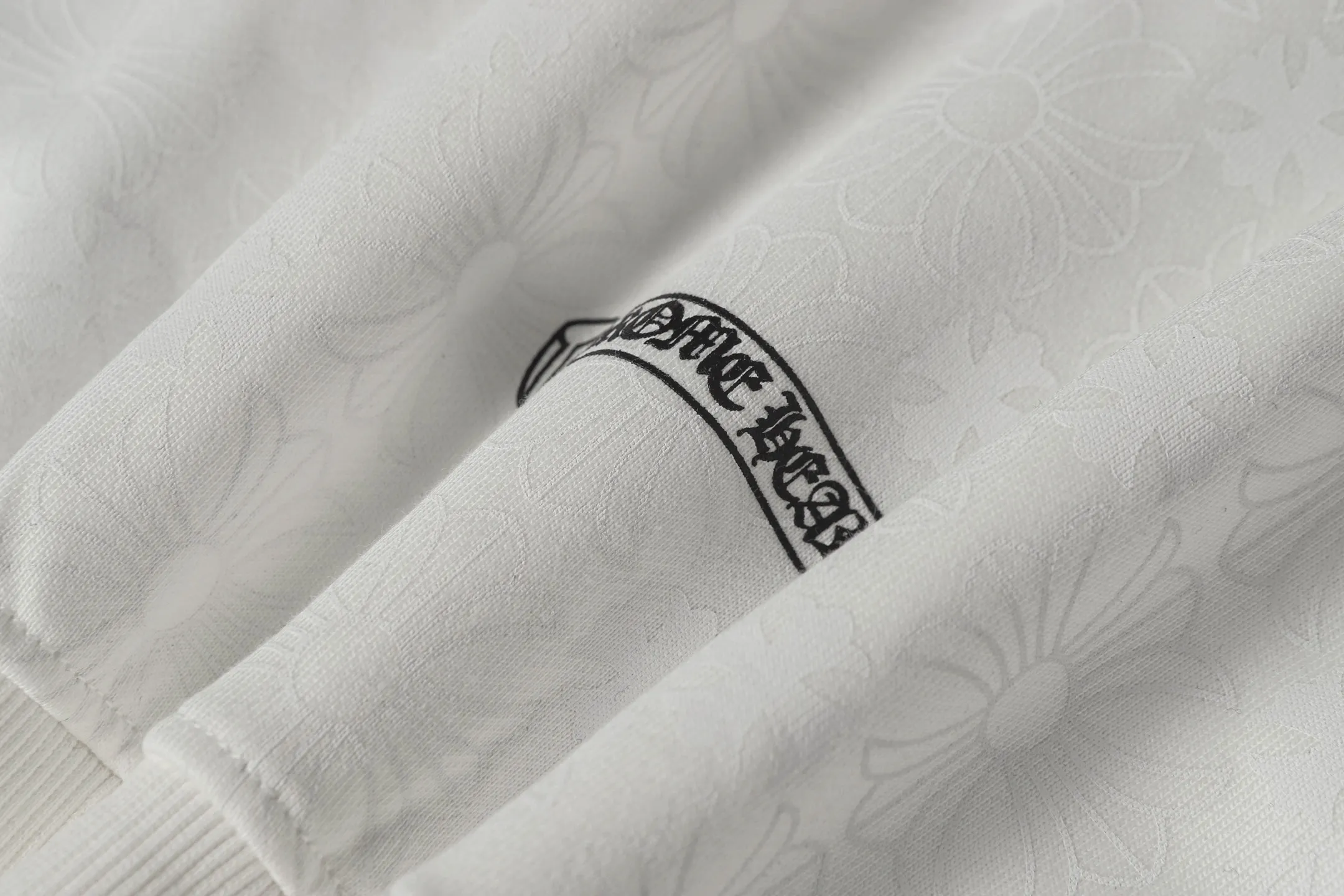 P300 cross-border model, please do not place an order if you are pursuing quality - Chrome Hearts/Chrome Hearts Sanskrit Dark Pattern Horseshoe Sanskrit Cross ✝️ Printed Zipper Sweater Cardigan Jacket - High weight, high density and high quality. The wool is soft, delicate and skin-friendly. It feels soft and silky. It has excellent warmth and skin-friendly properties. - Custom-woven and custom-dyed, no color difference. No matter the fabric or workmanship details, it beats the ordinary version on the market. - Hardware zipper accessories are all customized and full of details. -Colour: Black White Blue -Size: S M L XL